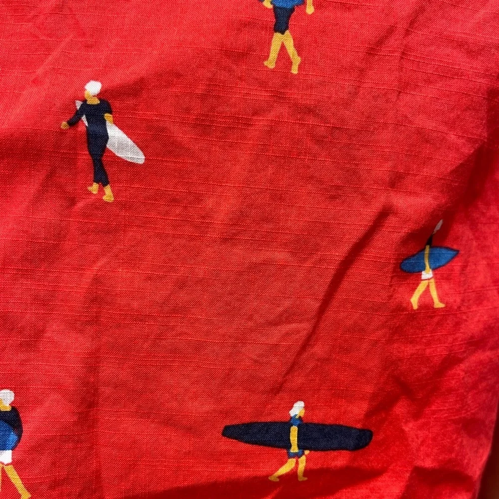 🔥🏄🏻‍♂️TOMMY HILFIGER button up red shirt w/ surfer print. Size L. Like new‼️ - Picture 6 of 9